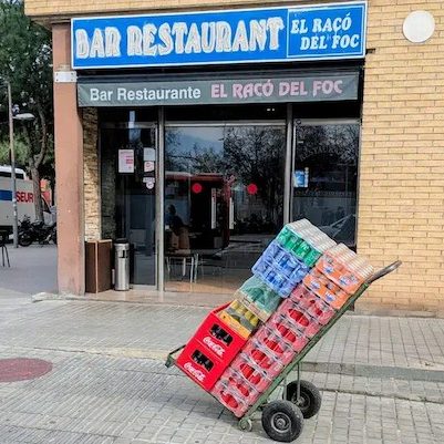 servicio de reparto en cliente de Bebidas Barcino.