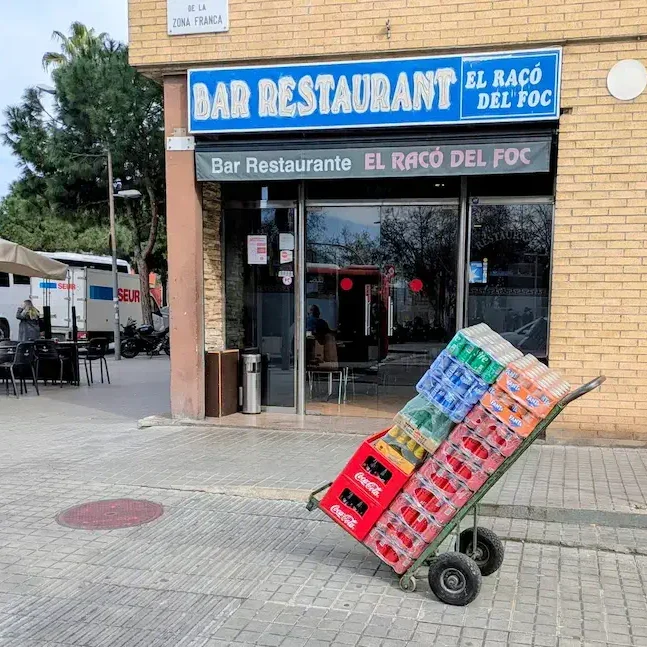 Distribuidor de bebidas para restaurantes en Barcelona- Cliente Raco del Foc servicio de reparto en cliente de Bebidas Barcino.