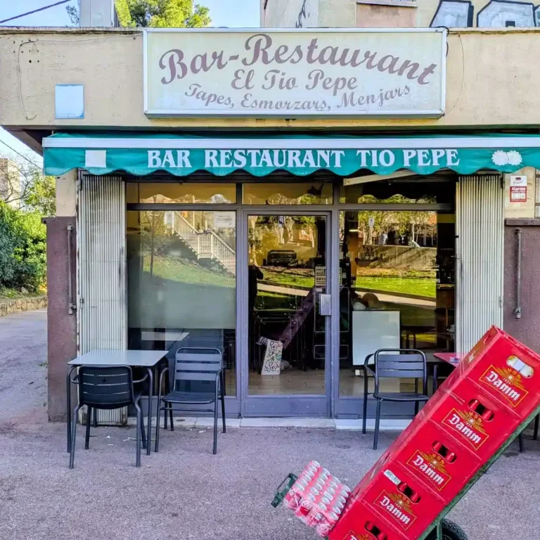 servicio de reparto en cliente de Bebidas Barcino