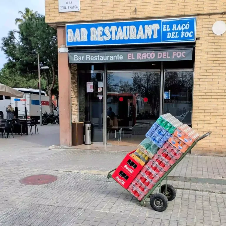 servicio de reparto en cliente de Bebidas Barcino.